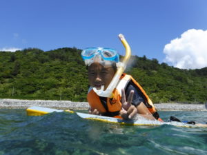 沖縄の国頭村の海でシュノーケリング