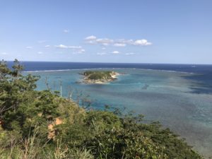 沖縄の無人島にシーカヤックで向かう