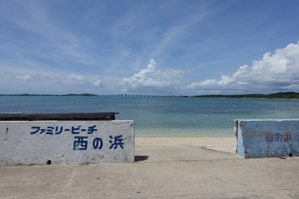 西の浜ビーチの入口