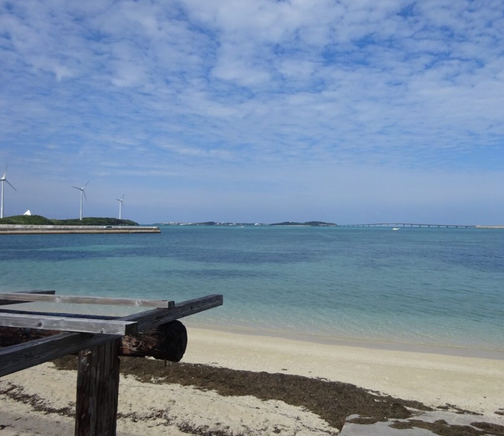 透明度抜群の西の浜ビーチ