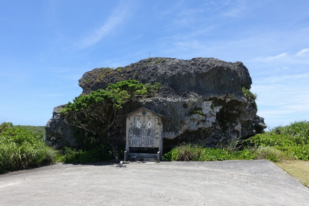 下地島の帯岩