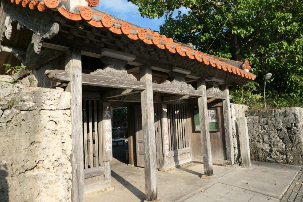 石垣島の桃林寺の風景