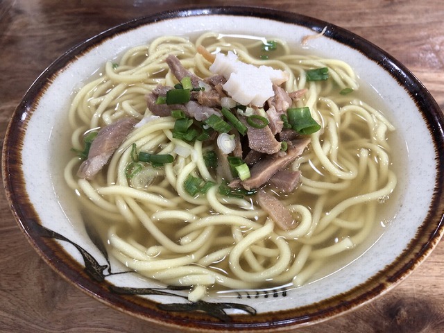 石垣島の公園茶屋で食べられる八重山そば