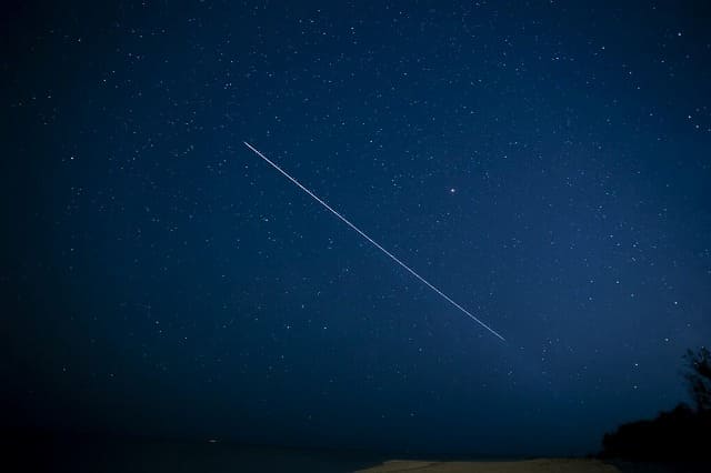 西表島のウナリザキ周辺の流れ星