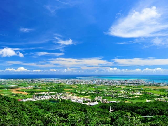 バンナ公園にあるエメラルドの海が見える展望台からの風景