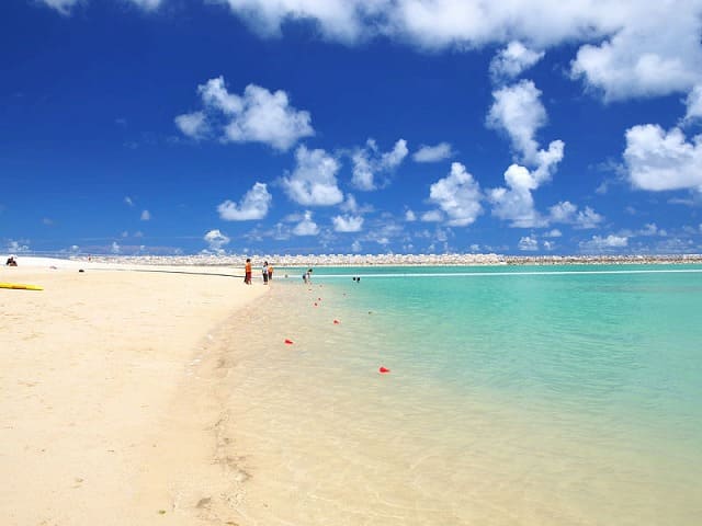 石垣島の南ぬ浜ビーチで海水浴