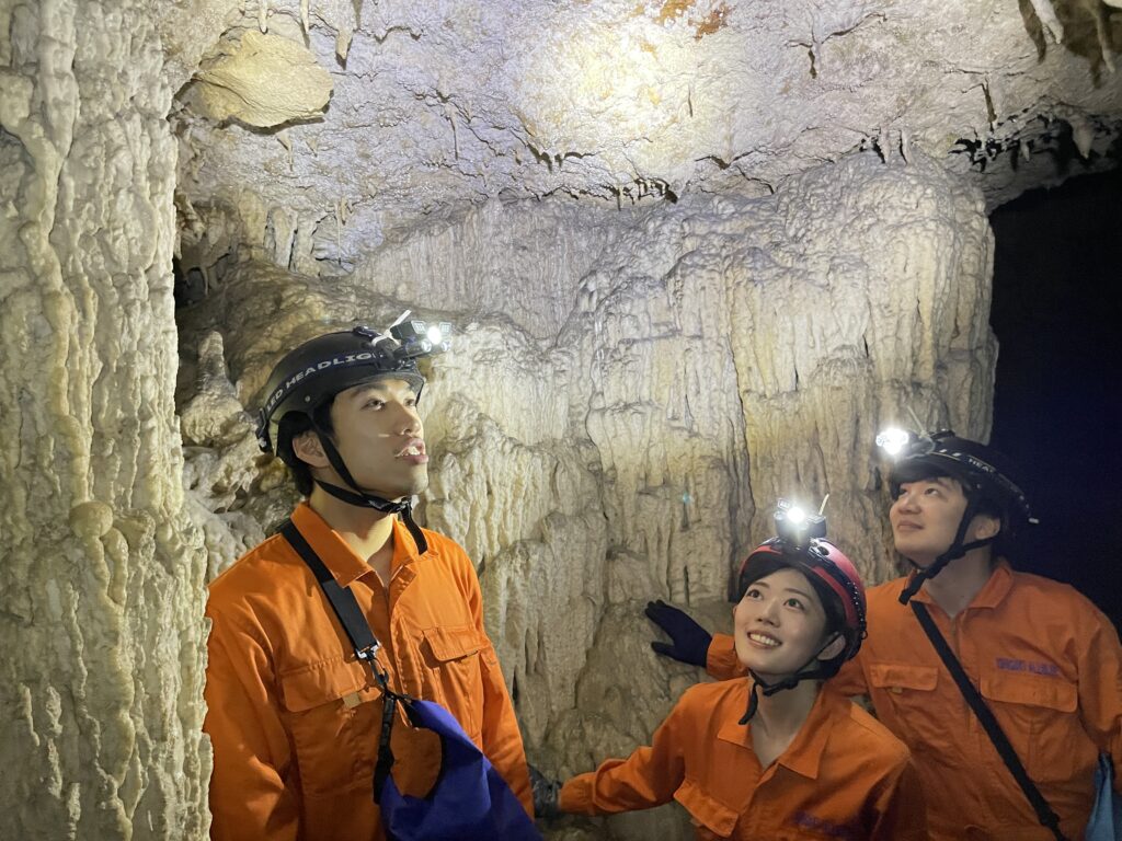 【石垣島】ロマン溢れる大冒険！黄金の洞窟でのケイビングツアー