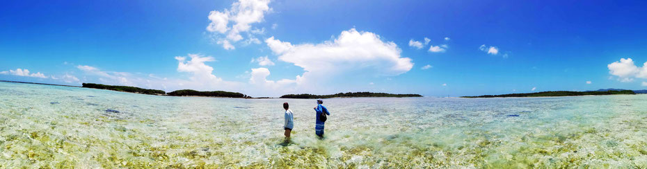 【沖縄・久米島】幻の道トレッキングで無人島とサンゴ礁を探検