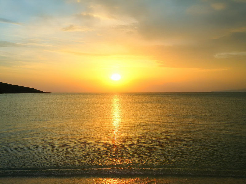 沖縄の夕焼けを独占！ジェットスキーで行く瀬底島＆水納島サンセットツーリング